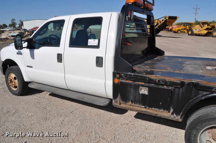 image for item G7484 2005 Ford F350 Super Duty Crew Cab flatbed pickup truck