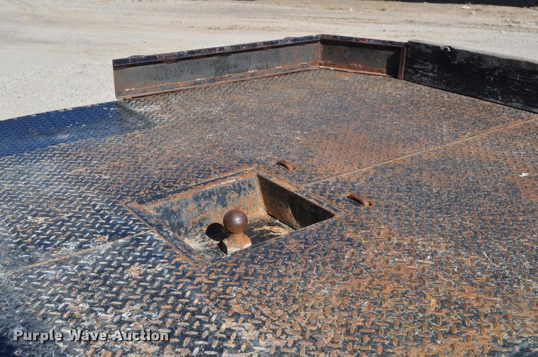 image for item G7484 2005 Ford F350 Super Duty Crew Cab flatbed pickup truck