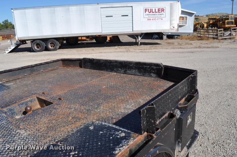 image for item G7484 2005 Ford F350 Super Duty Crew Cab flatbed pickup truck