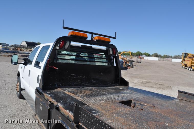 image for item G7484 2005 Ford F350 Super Duty Crew Cab flatbed pickup truck