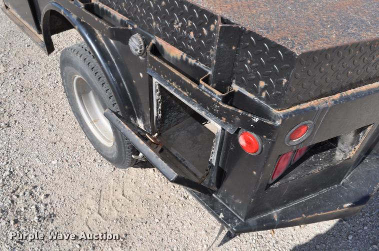 image for item G7484 2005 Ford F350 Super Duty Crew Cab flatbed pickup truck