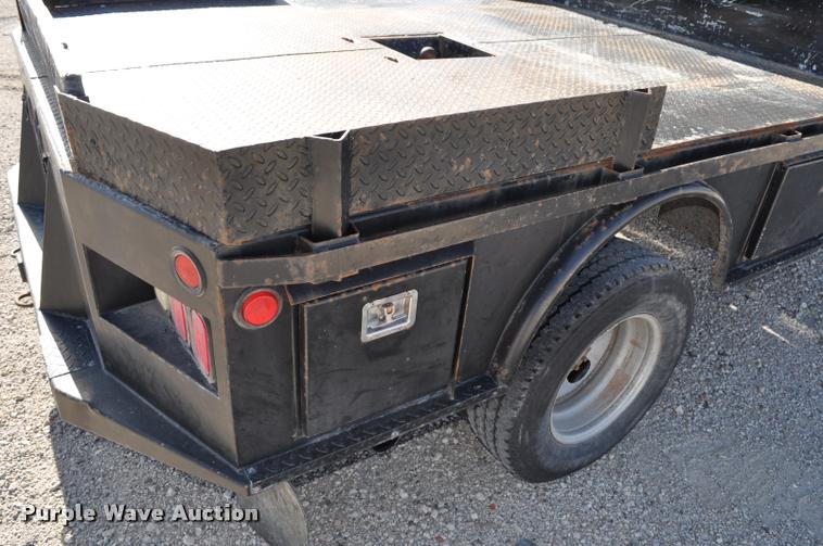 image for item G7484 2005 Ford F350 Super Duty Crew Cab flatbed pickup truck