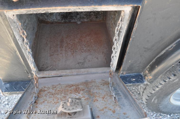 image for item G7484 2005 Ford F350 Super Duty Crew Cab flatbed pickup truck