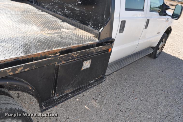 image for item G7484 2005 Ford F350 Super Duty Crew Cab flatbed pickup truck