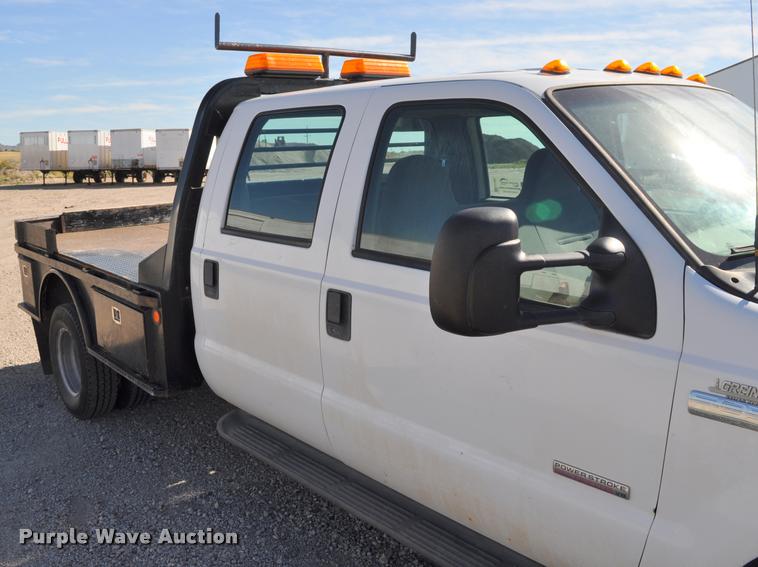 image for item G7484 2005 Ford F350 Super Duty Crew Cab flatbed pickup truck