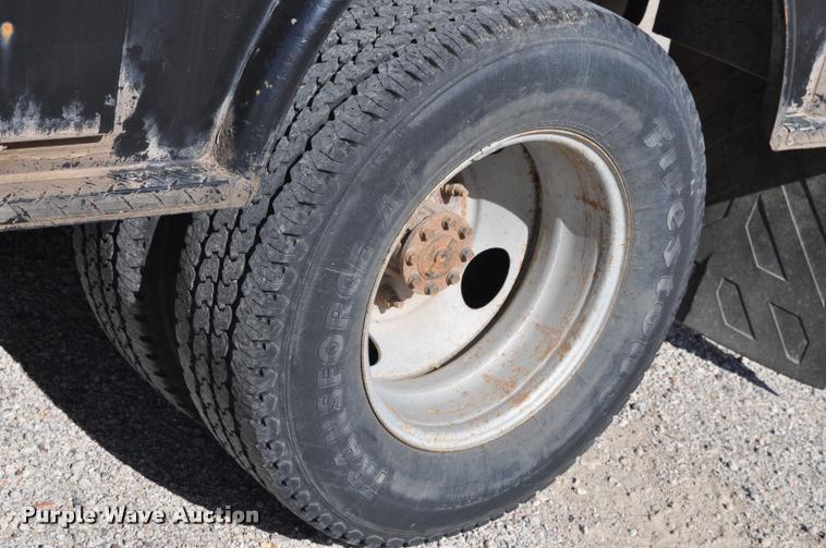 image for item G7484 2005 Ford F350 Super Duty Crew Cab flatbed pickup truck