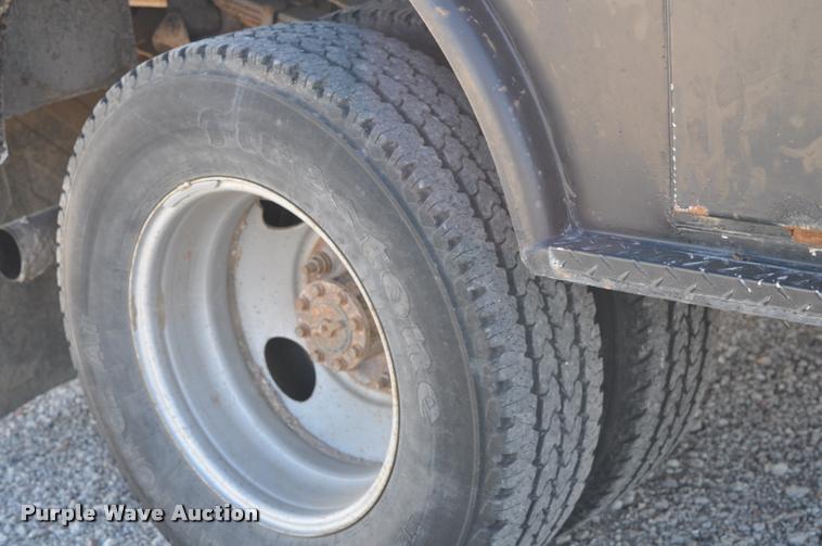 image for item G7484 2005 Ford F350 Super Duty Crew Cab flatbed pickup truck