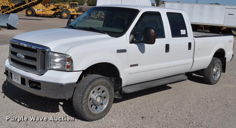 image for item G7485 2005 Ford F250 Super Duty Crew Cab pickup truck