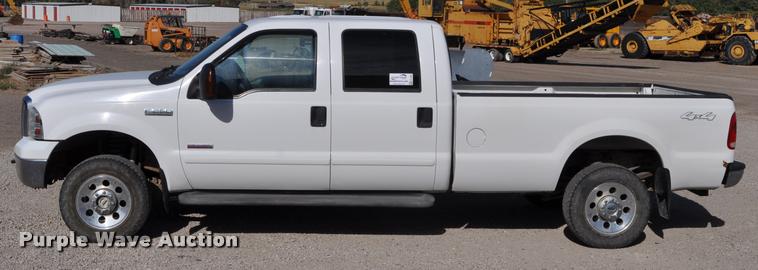 image for item G7485 2005 Ford F250 Super Duty Crew Cab pickup truck