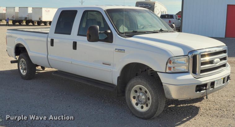 image for item G7485 2005 Ford F250 Super Duty Crew Cab pickup truck