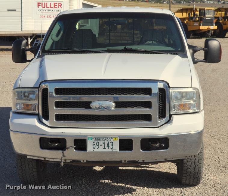 image for item G7485 2005 Ford F250 Super Duty Crew Cab pickup truck