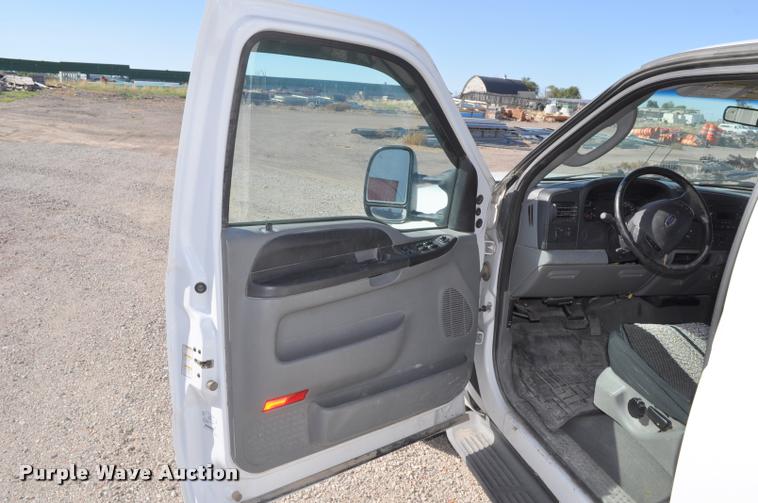 image for item G7485 2005 Ford F250 Super Duty Crew Cab pickup truck