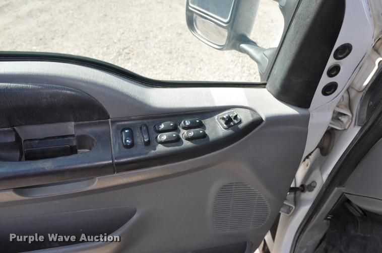 image for item G7485 2005 Ford F250 Super Duty Crew Cab pickup truck