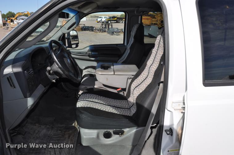 image for item G7485 2005 Ford F250 Super Duty Crew Cab pickup truck