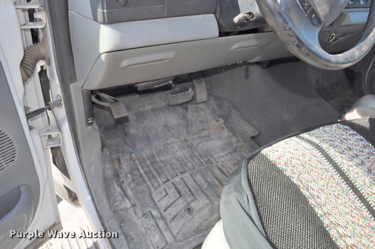 image for item G7485 2005 Ford F250 Super Duty Crew Cab pickup truck