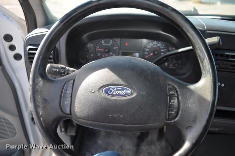 image for item G7485 2005 Ford F250 Super Duty Crew Cab pickup truck