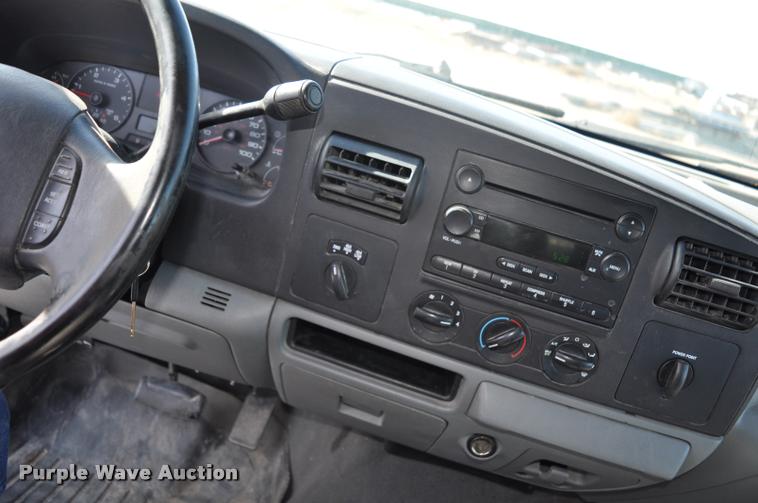 image for item G7485 2005 Ford F250 Super Duty Crew Cab pickup truck