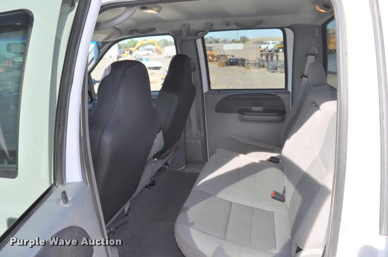 image for item G7485 2005 Ford F250 Super Duty Crew Cab pickup truck