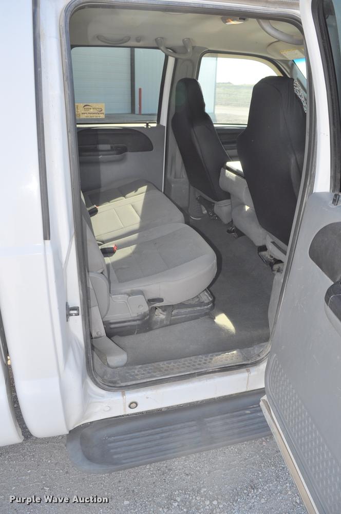 image for item G7485 2005 Ford F250 Super Duty Crew Cab pickup truck