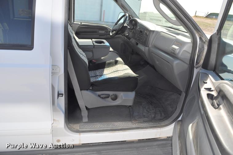 image for item G7485 2005 Ford F250 Super Duty Crew Cab pickup truck