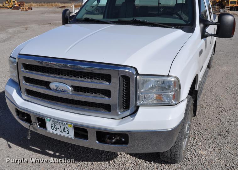 image for item G7485 2005 Ford F250 Super Duty Crew Cab pickup truck