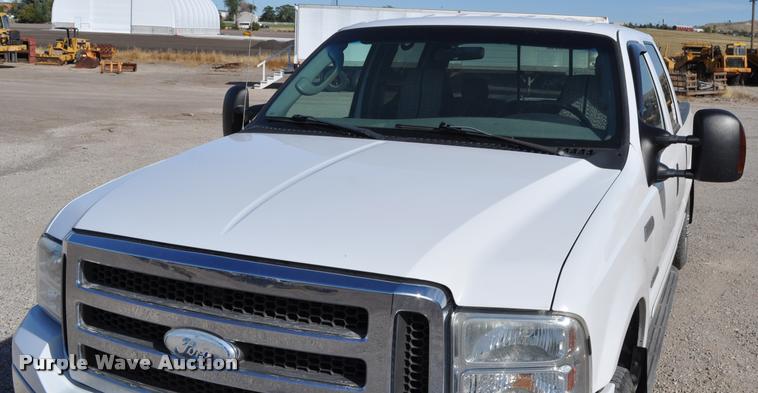 image for item G7485 2005 Ford F250 Super Duty Crew Cab pickup truck