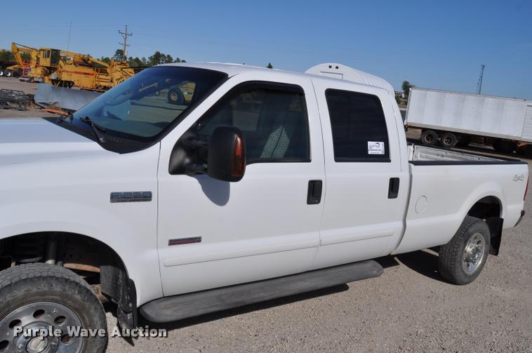 image for item G7485 2005 Ford F250 Super Duty Crew Cab pickup truck