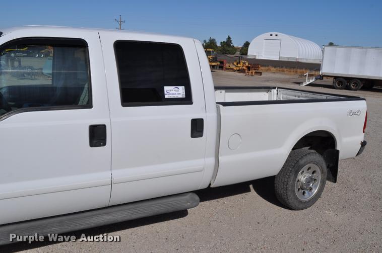 image for item G7485 2005 Ford F250 Super Duty Crew Cab pickup truck