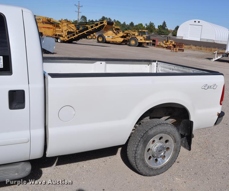 image for item G7485 2005 Ford F250 Super Duty Crew Cab pickup truck
