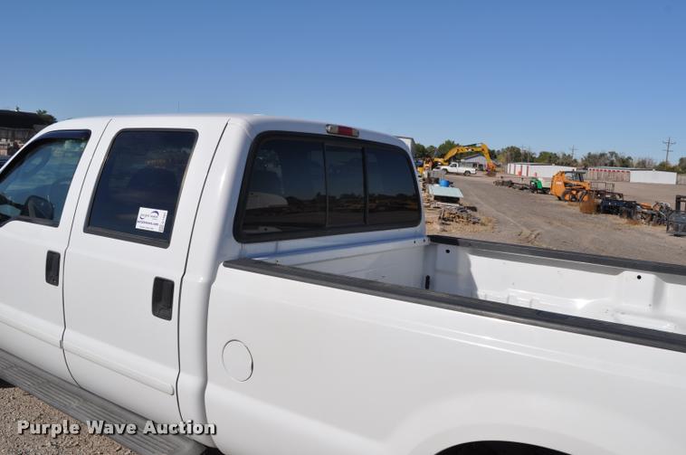 image for item G7485 2005 Ford F250 Super Duty Crew Cab pickup truck