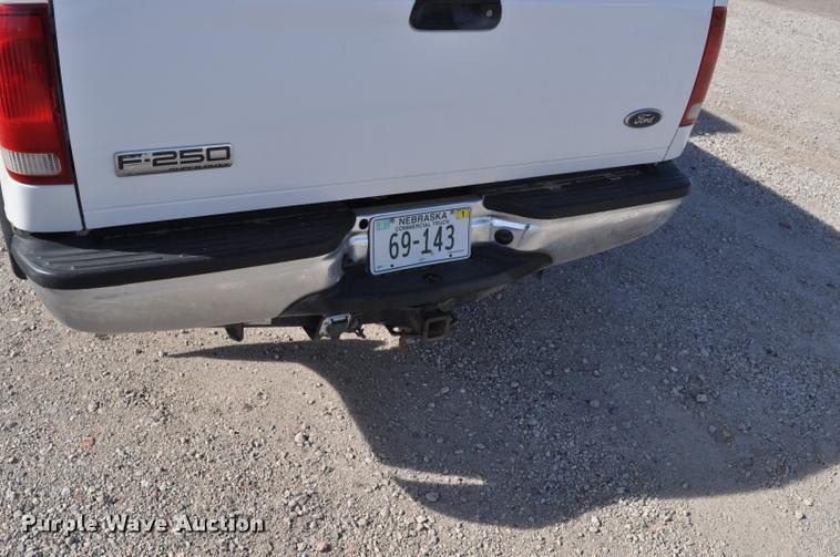 image for item G7485 2005 Ford F250 Super Duty Crew Cab pickup truck