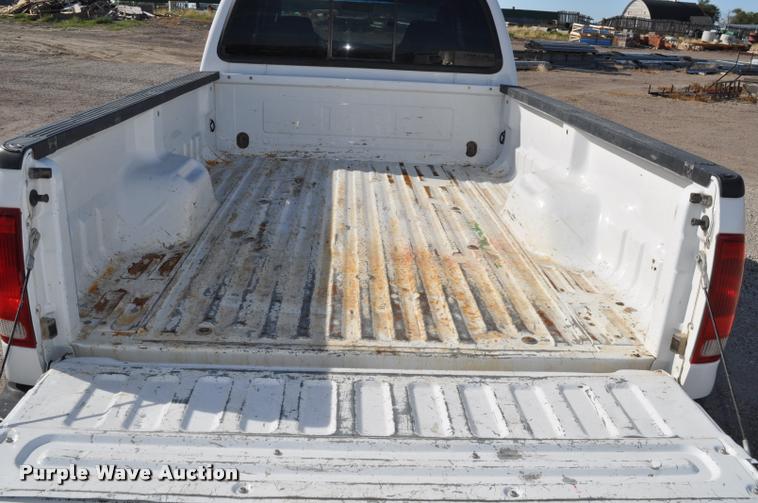 image for item G7485 2005 Ford F250 Super Duty Crew Cab pickup truck