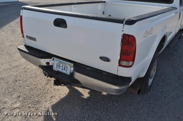 image for item G7485 2005 Ford F250 Super Duty Crew Cab pickup truck