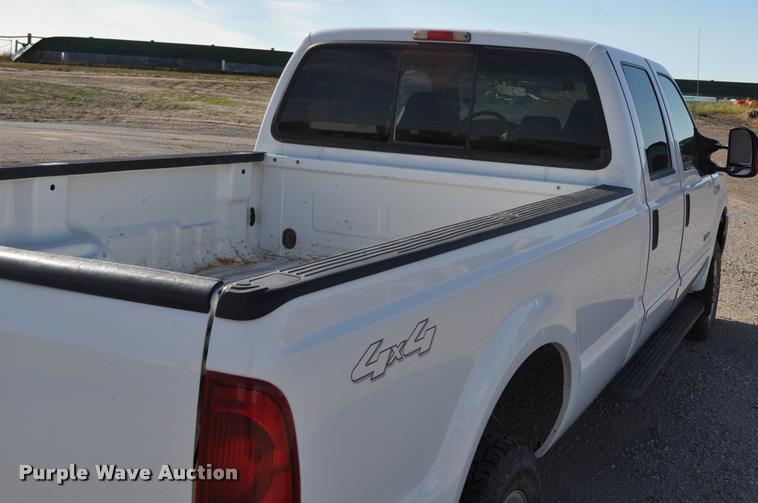 image for item G7485 2005 Ford F250 Super Duty Crew Cab pickup truck