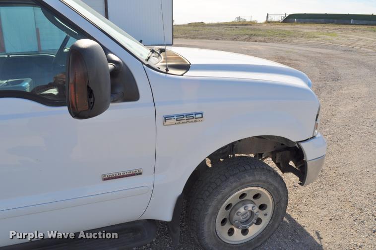 image for item G7485 2005 Ford F250 Super Duty Crew Cab pickup truck