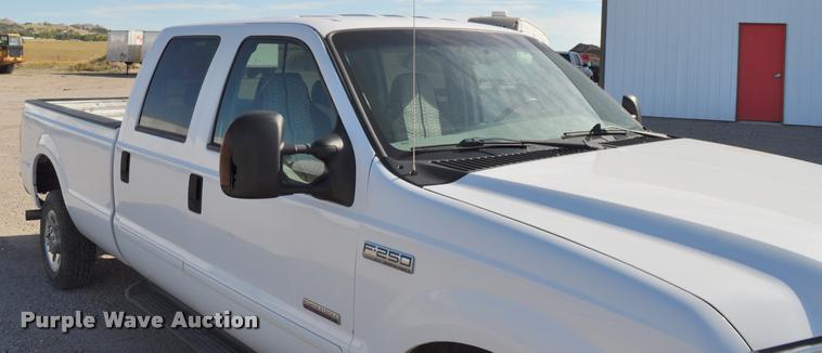 image for item G7485 2005 Ford F250 Super Duty Crew Cab pickup truck
