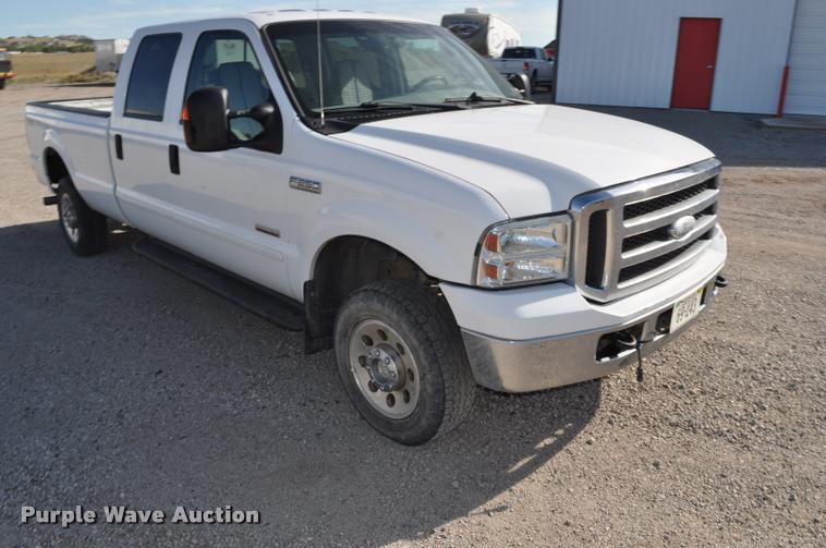 image for item G7485 2005 Ford F250 Super Duty Crew Cab pickup truck