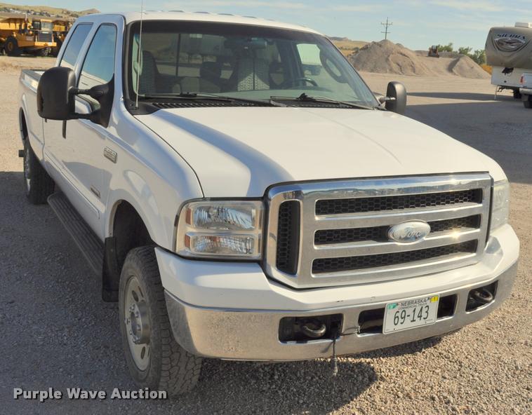 image for item G7485 2005 Ford F250 Super Duty Crew Cab pickup truck