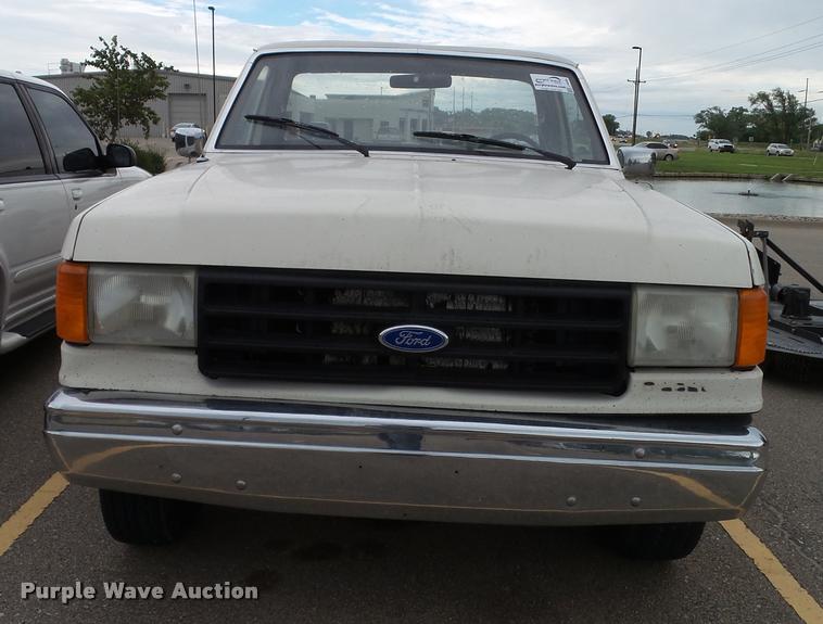 image for item J4808 1988 Ford F250 HD Custom pickup truck