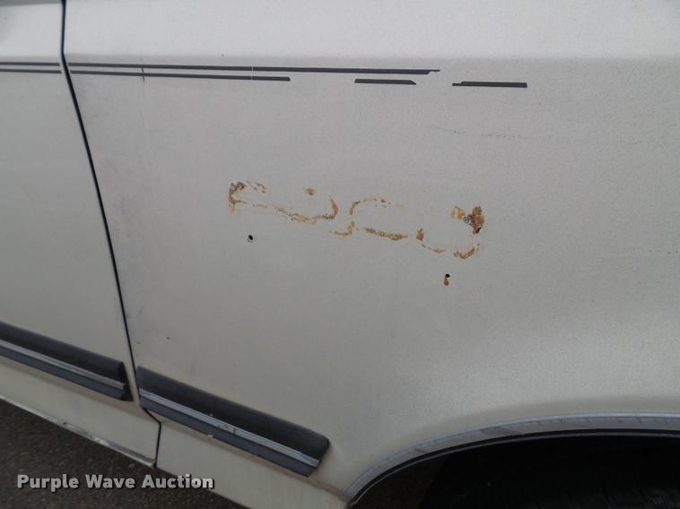 image for item J4808 1988 Ford F250 HD Custom pickup truck