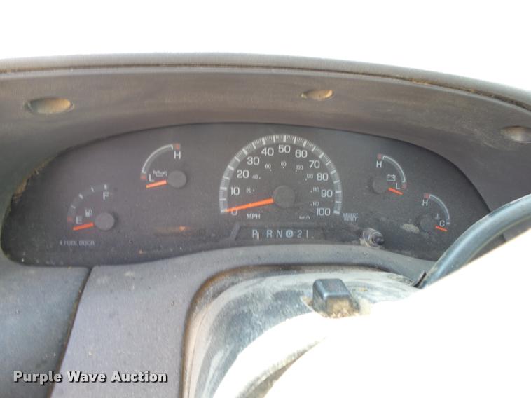 image for item K1121 1999 Ford F150 pickup truck