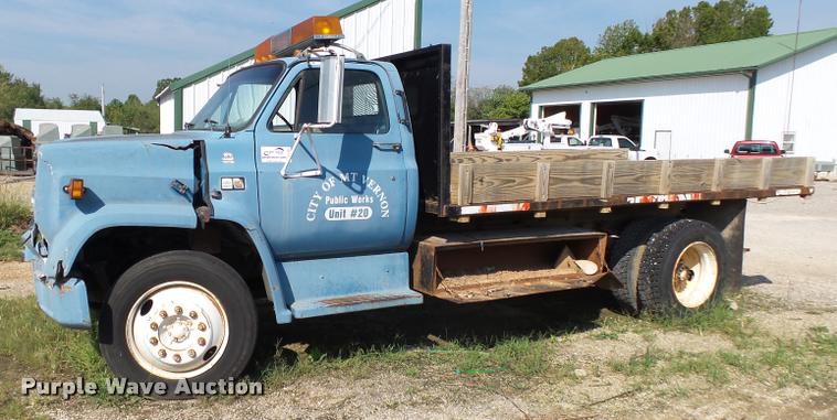 image for item K1122 1988 Chevrolet C60 flatbed truck