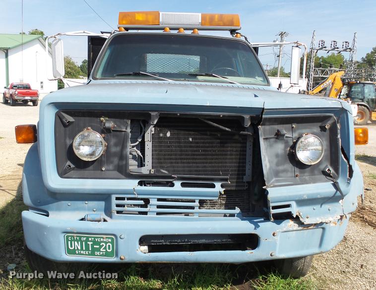 image for item K1122 1988 Chevrolet C60 flatbed truck
