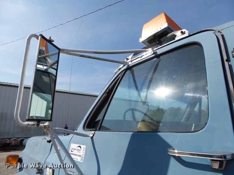 image for item K1122 1988 Chevrolet C60 flatbed truck