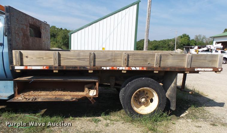 image for item K1122 1988 Chevrolet C60 flatbed truck