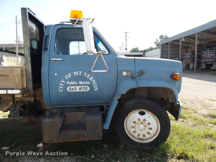 image for item K1122 1988 Chevrolet C60 flatbed truck