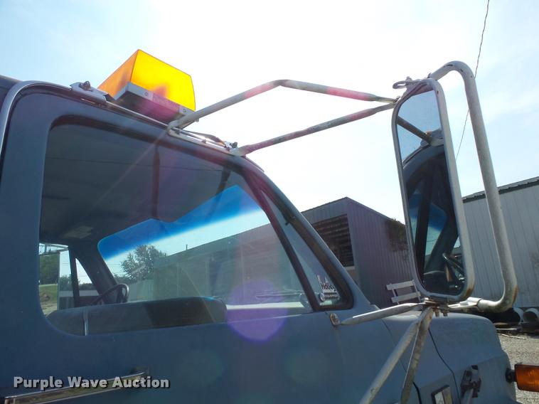 image for item K1122 1988 Chevrolet C60 flatbed truck