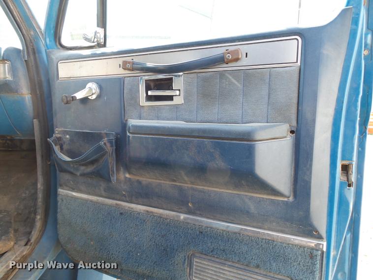 image for item K1122 1988 Chevrolet C60 flatbed truck