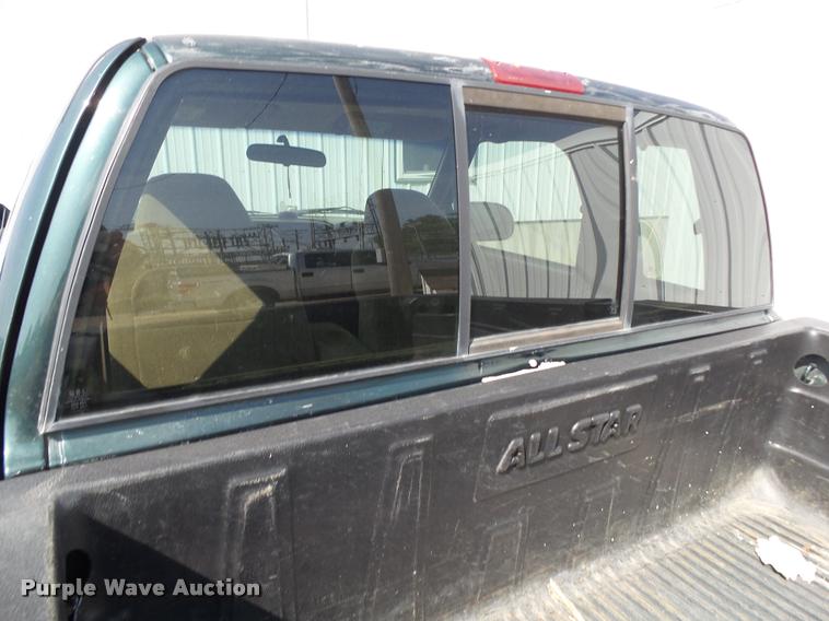 image for item K1123 2001 Chevrolet S10 Ext. Cab pickup truck