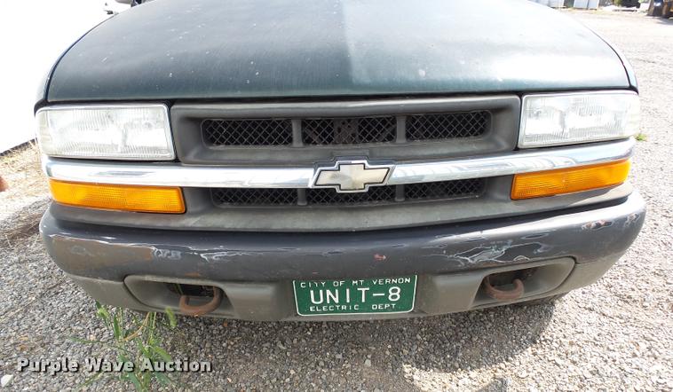 image for item K1123 2001 Chevrolet S10 Ext. Cab pickup truck